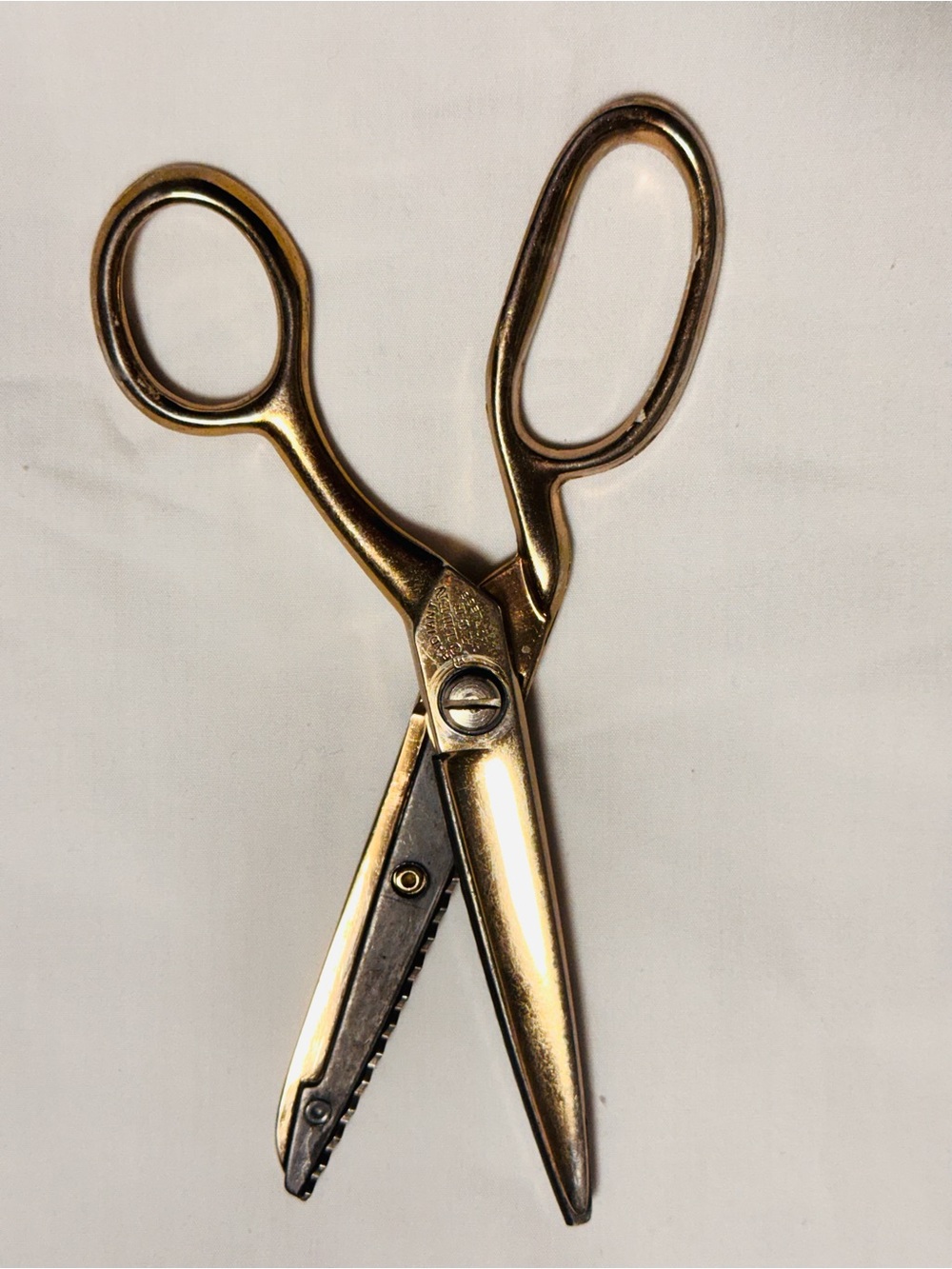 Vintage Richards of Sheffield England Pinking Tailor Scissors , Long 18,5 cm